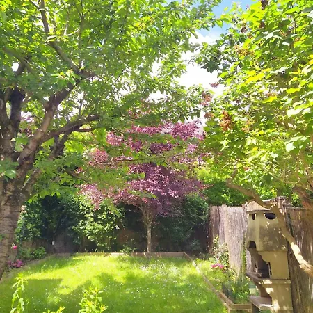 Дом отдыха Garden House, Parking, 3 Mins Rer, 1km Paris *