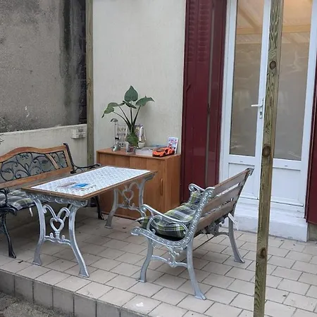 Дом отдыха Garden House, Parking, 3 Mins Rer, 1km Paris