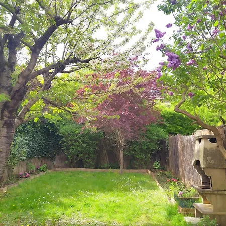 Garden House, Parking, 3 Mins Rer, 1km Paris