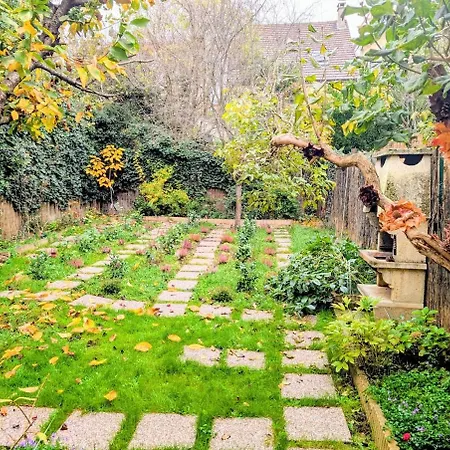 Garden House, Parking, 3 Mins Rer, 1km Paris Дом отдыха
